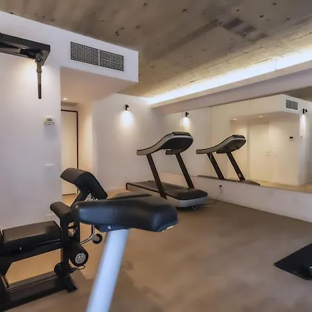 Daire Duomo Space Free Parking - Private Gym- Metro Milano
